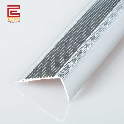 Aluminium tahan lama Metal Stair Nose Trim Eksternal Lantai Langkah Nose Profil